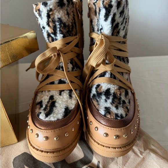 Women's Brown and Black Boots - Picture 12 of 14